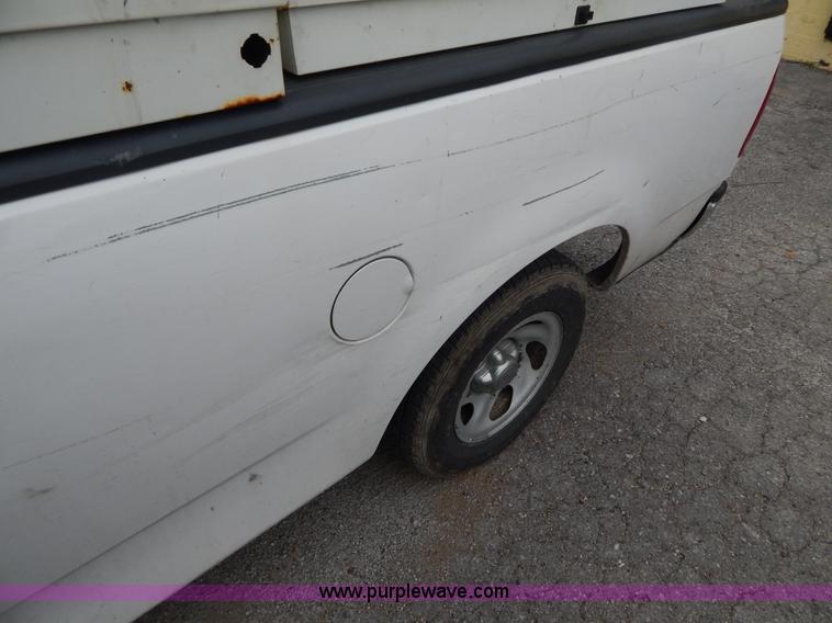 image for item H3472 1998 Ford F150 pickup truck