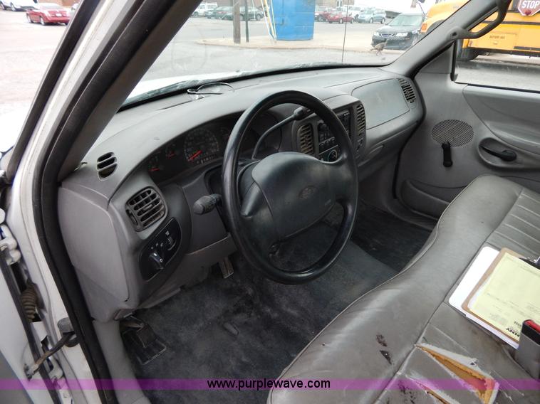 image for item H3472 1998 Ford F150 pickup truck
