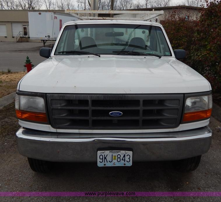 image for item H3473 1997 Ford F250 utility truck