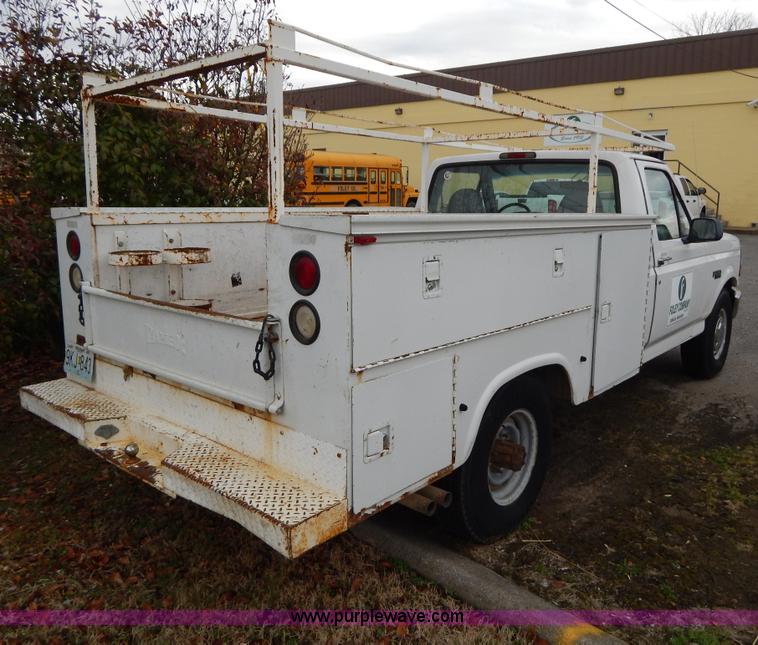 image for item H3473 1997 Ford F250 utility truck