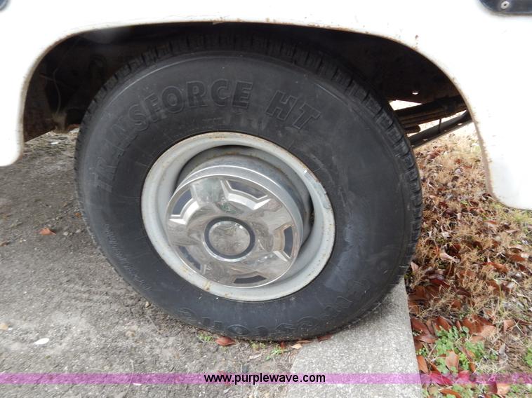 image for item H3473 1997 Ford F250 utility truck