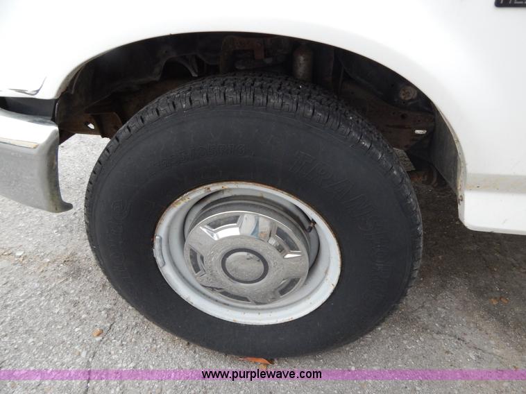 image for item H3473 1997 Ford F250 utility truck