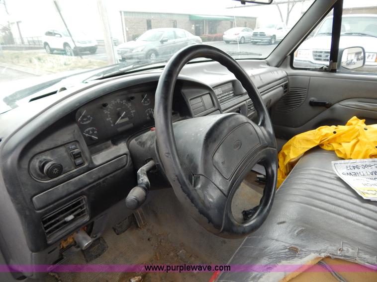 image for item H3473 1997 Ford F250 utility truck