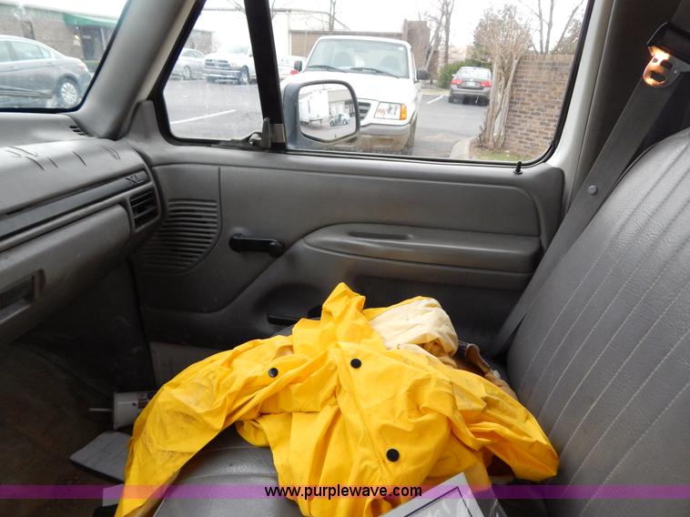 image for item H3473 1997 Ford F250 utility truck