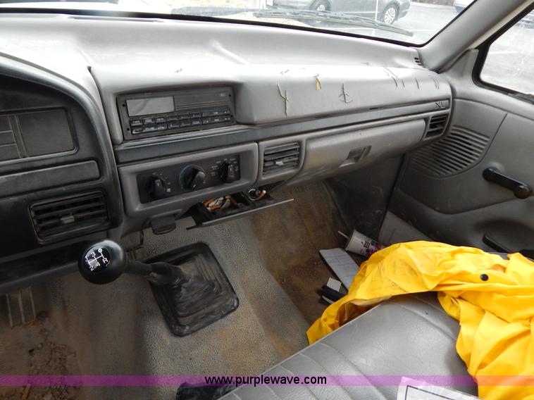 image for item H3473 1997 Ford F250 utility truck