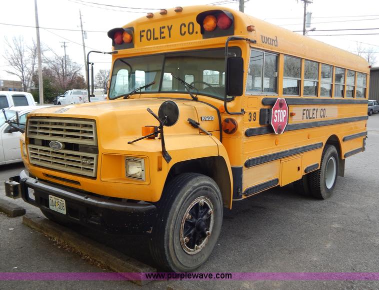 image for item H3474 1989 Ford B600 bus