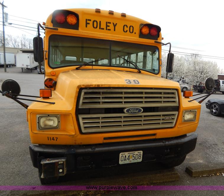 image for item H3474 1989 Ford B600 bus