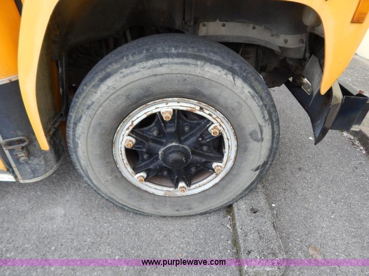 image for item H3474 1989 Ford B600 bus