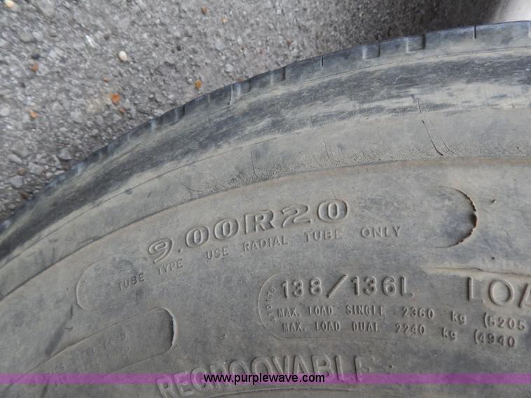 image for item H3474 1989 Ford B600 bus