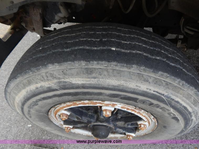 image for item H3474 1989 Ford B600 bus