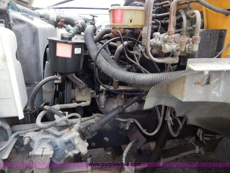 image for item H3474 1989 Ford B600 bus