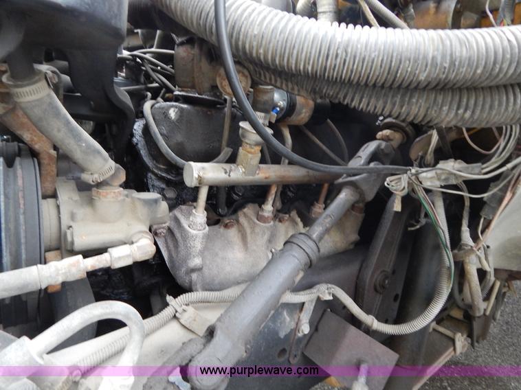 image for item H3474 1989 Ford B600 bus