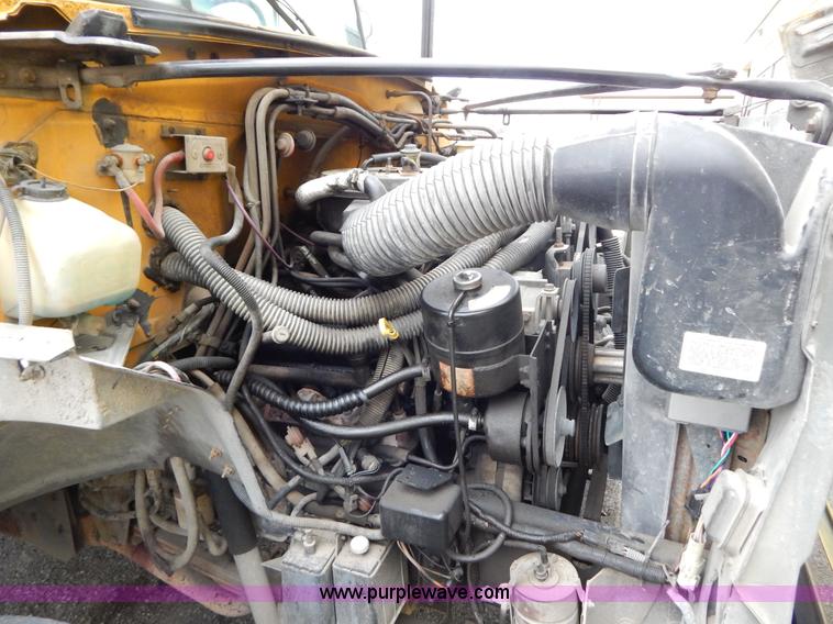 image for item H3474 1989 Ford B600 bus