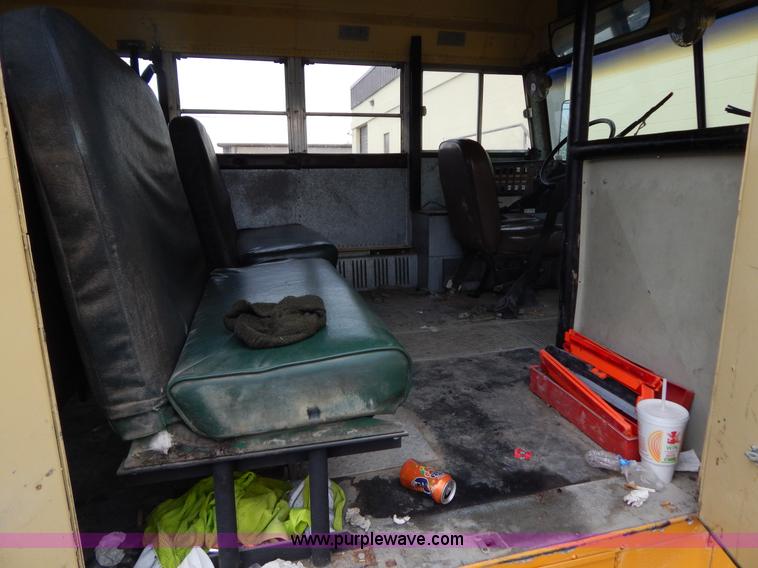 image for item H3474 1989 Ford B600 bus