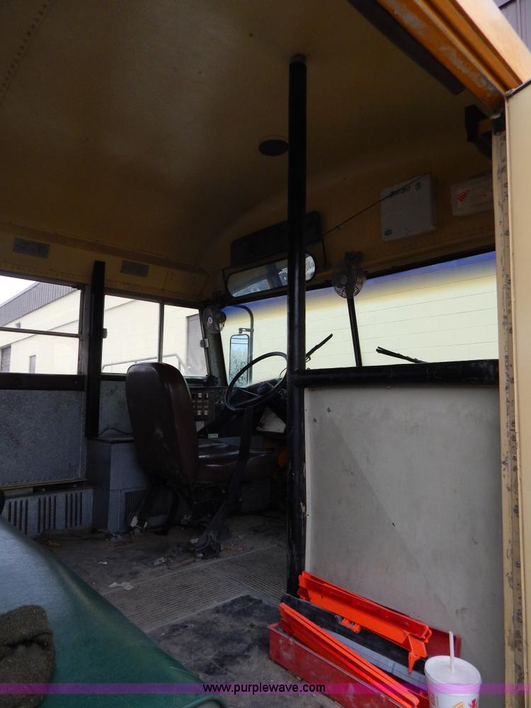 image for item H3474 1989 Ford B600 bus