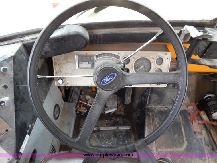 image for item H3474 1989 Ford B600 bus