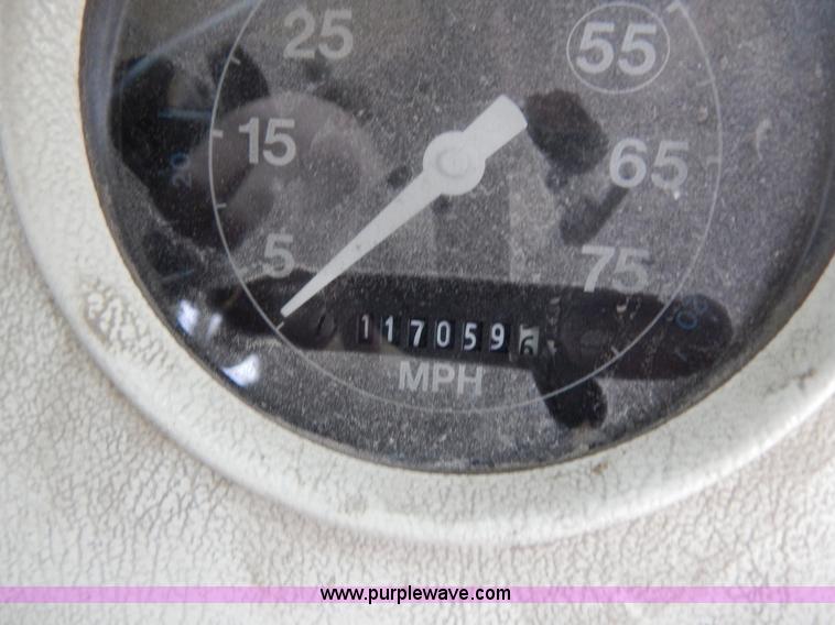 image for item H3474 1989 Ford B600 bus