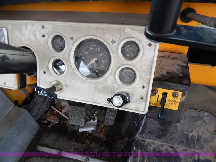 image for item H3474 1989 Ford B600 bus