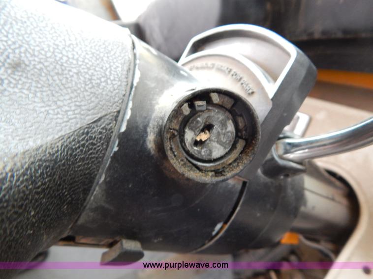 image for item H3474 1989 Ford B600 bus