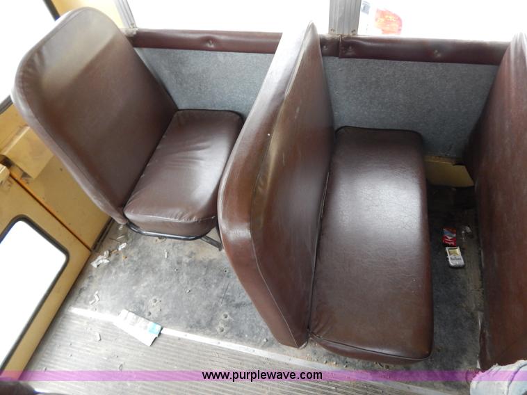 image for item H3474 1989 Ford B600 bus