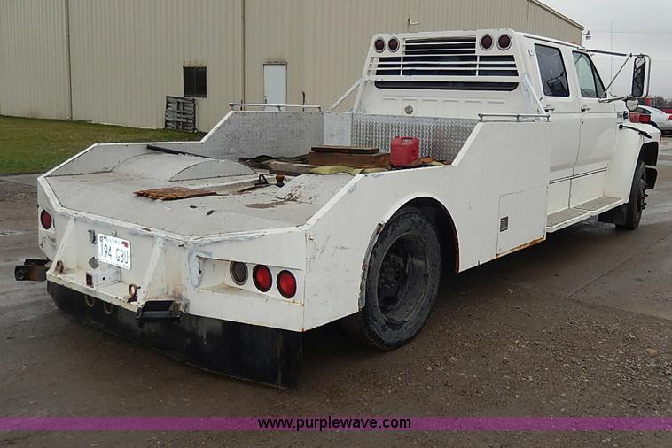 image for item H6186 1990 Ford F700 Crew Cab flatbed truck