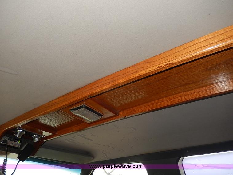 image for item H6186 1990 Ford F700 Crew Cab flatbed truck