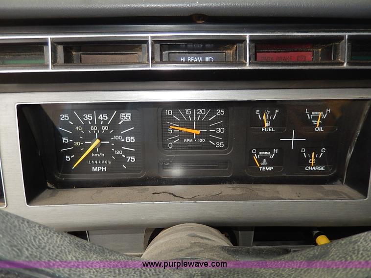 image for item H6186 1990 Ford F700 Crew Cab flatbed truck