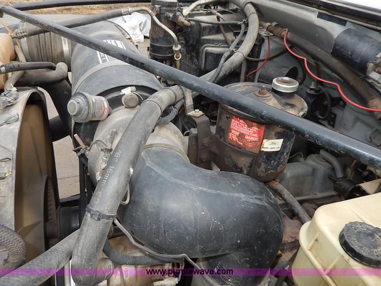 image for item H6186 1990 Ford F700 Crew Cab flatbed truck