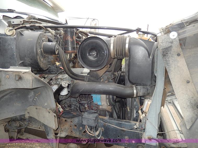 image for item H6186 1990 Ford F700 Crew Cab flatbed truck