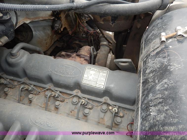 image for item H6186 1990 Ford F700 Crew Cab flatbed truck