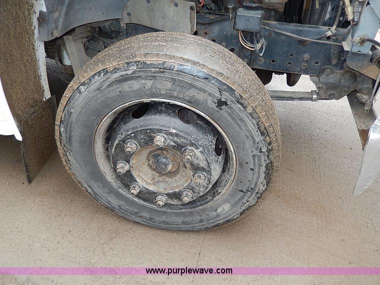 image for item H6186 1990 Ford F700 Crew Cab flatbed truck