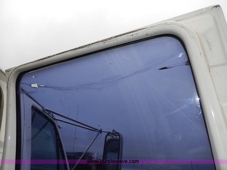 image for item H6186 1990 Ford F700 Crew Cab flatbed truck