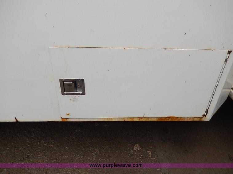 image for item H6186 1990 Ford F700 Crew Cab flatbed truck