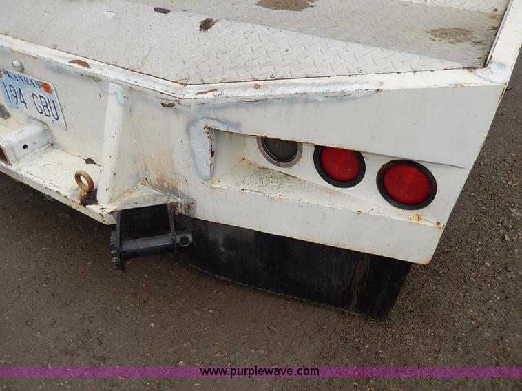 image for item H6186 1990 Ford F700 Crew Cab flatbed truck