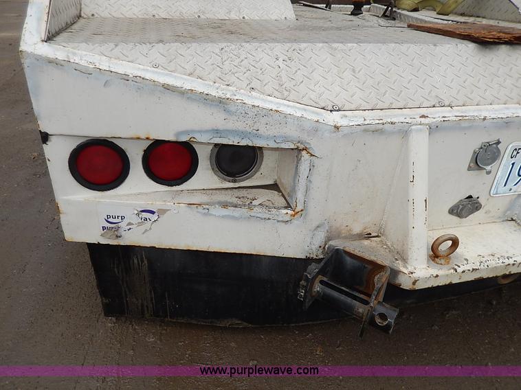 image for item H6186 1990 Ford F700 Crew Cab flatbed truck