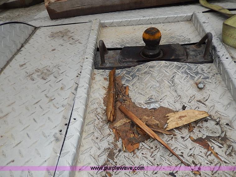 image for item H6186 1990 Ford F700 Crew Cab flatbed truck