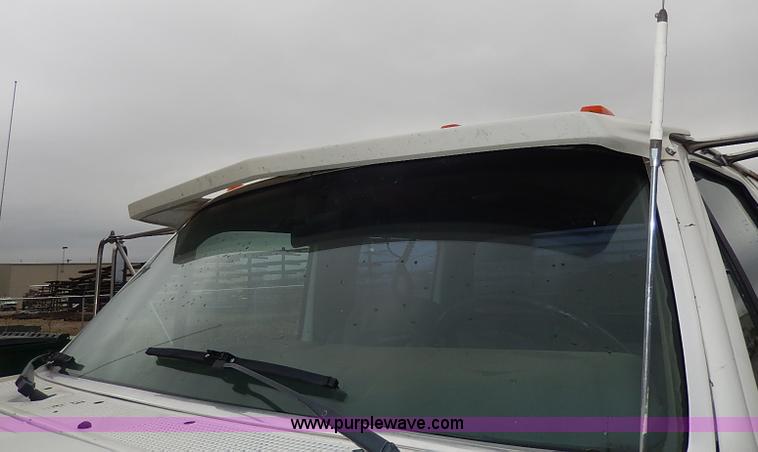 image for item H6186 1990 Ford F700 Crew Cab flatbed truck