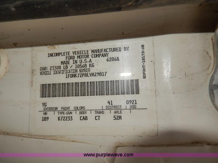 image for item H6186 1990 Ford F700 Crew Cab flatbed truck