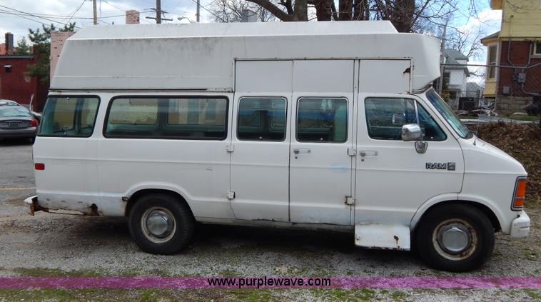 image for item I1020 1989 Dodge Ram B350 cargo van
