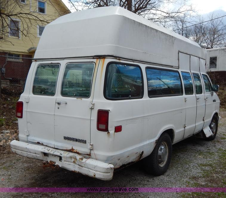 image for item I1020 1989 Dodge Ram B350 cargo van