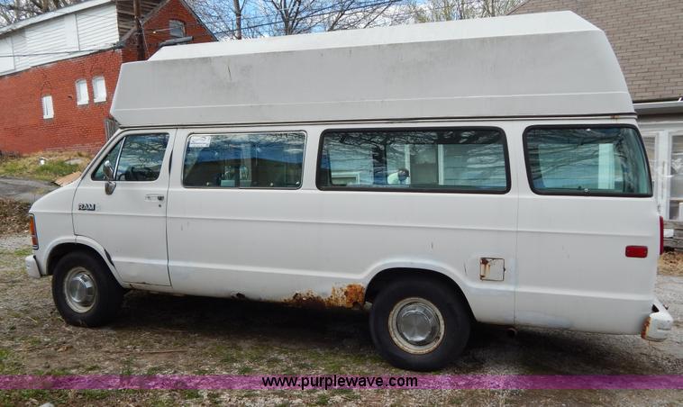 image for item I1020 1989 Dodge Ram B350 cargo van