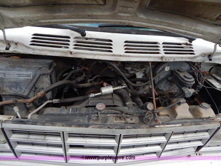 image for item I1020 1989 Dodge Ram B350 cargo van