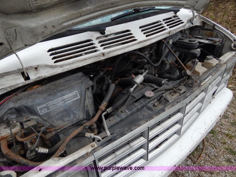 image for item I1020 1989 Dodge Ram B350 cargo van