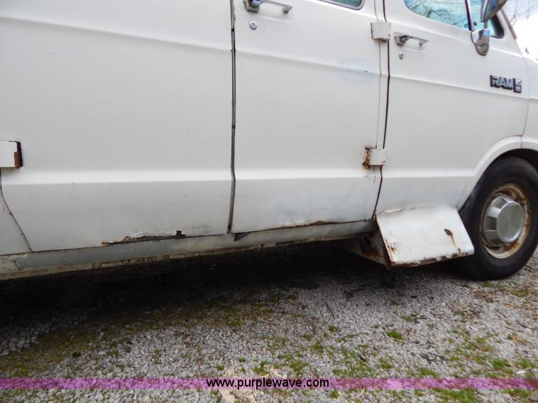 image for item I1020 1989 Dodge Ram B350 cargo van
