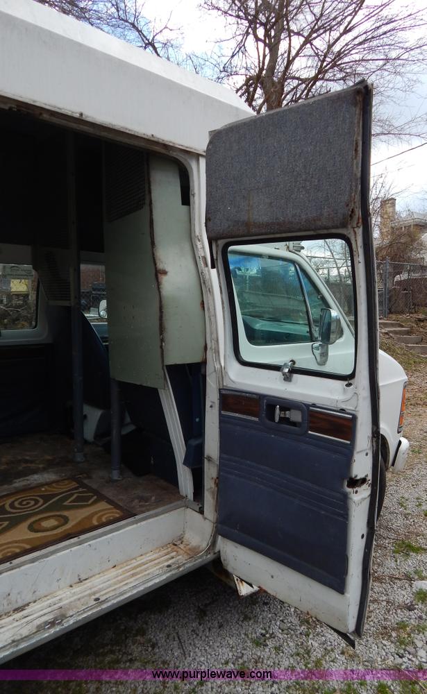 image for item I1020 1989 Dodge Ram B350 cargo van