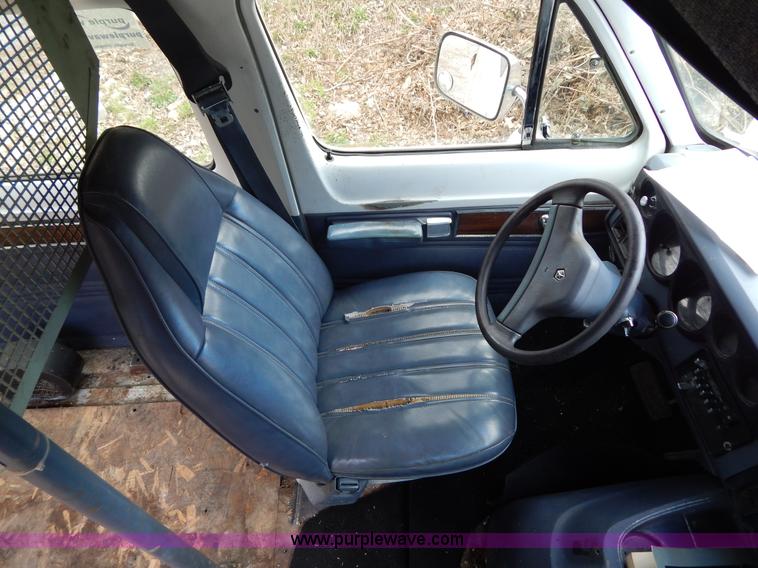 image for item I1020 1989 Dodge Ram B350 cargo van