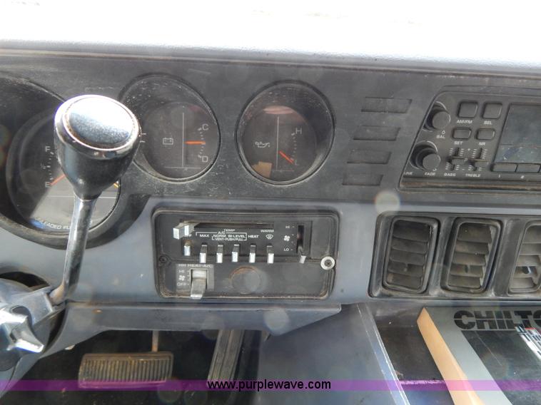 image for item I1020 1989 Dodge Ram B350 cargo van