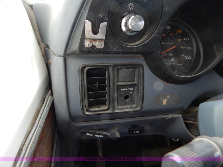 image for item I1020 1989 Dodge Ram B350 cargo van