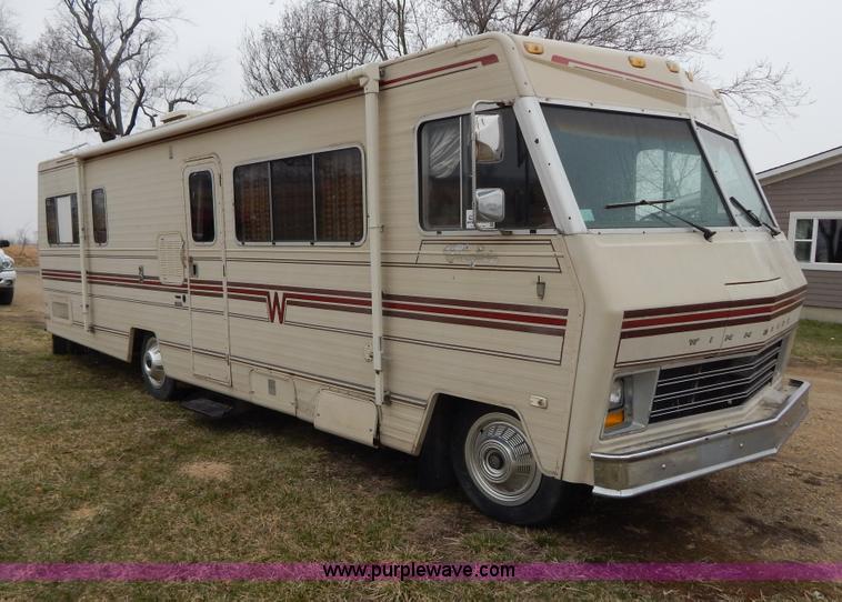 image for item I1051 1982 Chevrolet P30 Winnebago RV