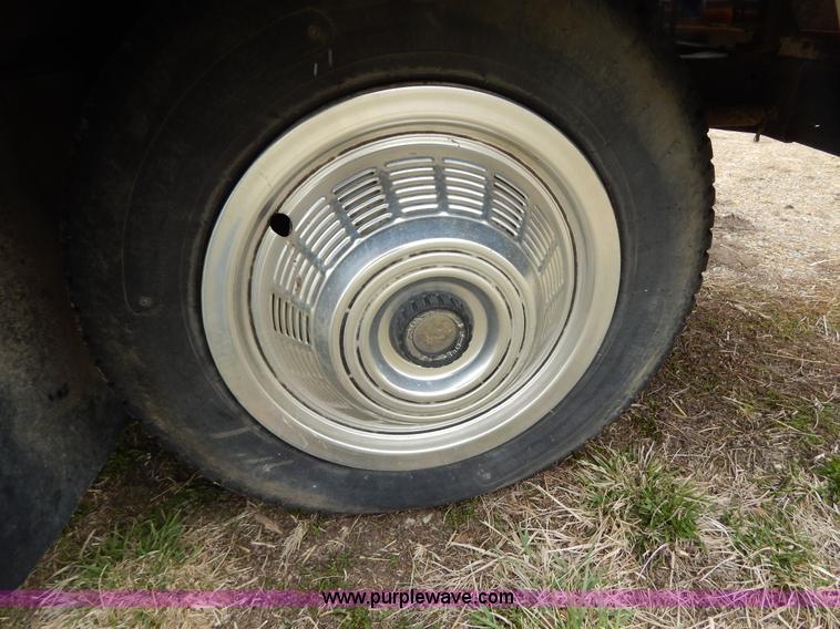 image for item I1051 1982 Chevrolet P30 Winnebago RV